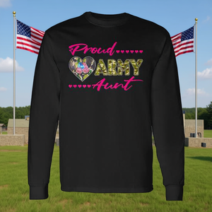 T-shirt a maniche lunghe militare con targhette per cani con bandiera americana e motivo mimetico Proud Army Aunt - Product Image 3