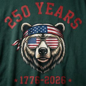 T-shirt personnalisé avec motif ours 250 ans, style vintage patriotique, Jour de l'Indépendance des États-Unis 1776-2026, en coton unisexe pour hommes et femmes - Product Image 1