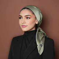 Foulard Hijab en Soie Satinée pour Femmes Musulmanes, Vente en Gros Usine, Hijab Personnalisé Couleur Unie avec Ourlet Babyseam