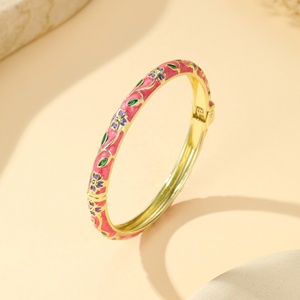 Al por mayor Brazalete de aleación delgado con diseño floral de flor de ciruelo y viña, esmaltado cloisonné, chapado en oro, con relieve floral, con bisagra de resorte, para mujer, en varios colores sólidos - Product Image 2