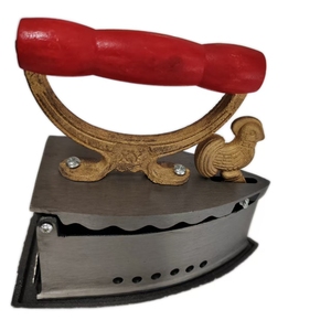 Fer à repasser antique <span class=keywords><strong>en</strong></span> <span class=keywords><strong>fonte</strong></span> <span class=keywords><strong>de</strong></span> fer et <span class=keywords><strong>en</strong></span> bois, chauffé au charbon, avec poignée rouge <span class=keywords><strong>en</strong></span> forme <span class=keywords><strong>de</strong></span> coq et poignée <span class=keywords><strong>en</strong></span> bois, d'Afrique - Product Image 4