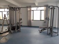 Machine à câbles multifonctionnelle commerciale à 5 stations, équipement d'entraînement simultané multi-utilisateurs pour les centres de fitness