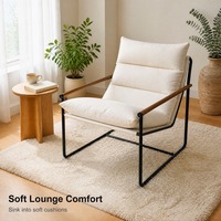 Fauteuil moderne avec base en métal noir, accoudoirs en bois, coussins de soutien crème, pour salon, couleur, taille et logo personnalisables