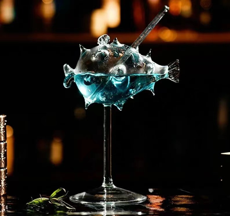 verre à cocktail transparent poisson-globe