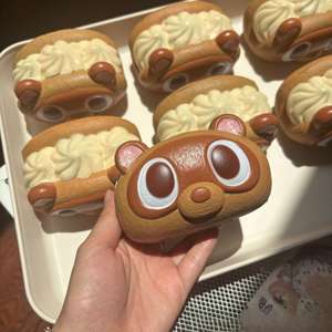 Giocattolo Antistress a Forma di Pane Morbido e Soffice, in Plastica a Lenta Risposta, Divertente da Spremere - Product Image 1