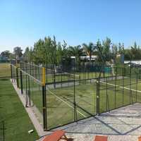 Terrain de paddle-tennis couvert, terrain de paddle-tennis intérieur, cancha de paddle