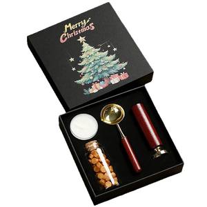Set de Navidad Black Box con Sello de Cera, Vela y Cuchara para Regalo Navideño - Product Image 4