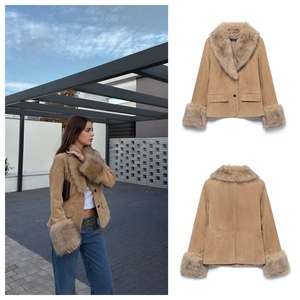 PB&ZA 2025 Nuova Giacca da <span class=keywords><strong>Donna</strong></span> <span class=keywords><strong>in</strong></span> <span class=keywords><strong>Pelle</strong></span> Scamosciata Effetto Pelliccia Stile Europeo e Americano Fatta a Mano 4341/811 - Product Image 1