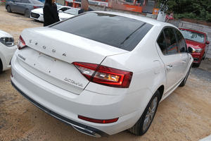 <span class=keywords><strong>Skoda</strong></span> <span class=keywords><strong>Octavia</strong></span> <span class=keywords><strong>2020</strong></span> 1.5L Automatica Edizione Smart Luxury 5 Posti Liftback Guida a Sinistra Euro VI - Product Image 3