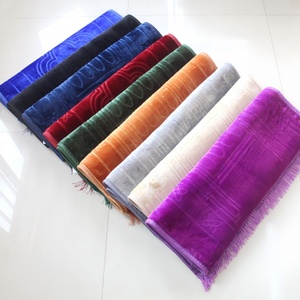 Manta de Cama Musulmana YASEEN de Franela Tejida de Lujo, Ultra Suave, con Patrón Floral, Pelo Corto y Base Antideslizante de Goma - Product Image 1
