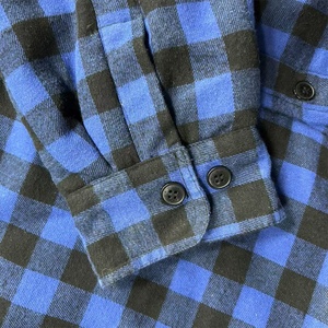 Camisa Chaqueta Unisex a Cuadros Azul y Negro, Forrada de Felpa, Manga Larga, Cierre de Botones, Sobrecamisa a Cuadros con Bolsillo en el Pecho, Ecológica - Product Image 3