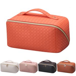 Ensemble de sacs et boîtes à maquillage de luxe en cuir vegan beige à 3 couches personnalisés pour femmes - Product Image 1