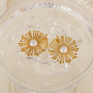 En gros 18k Plaqué Or Exagérer Fleur Perle En Acier Inoxydable Ventilateurs Autres Boucles D'oreilles De Mode pour Dame - Product Image 4