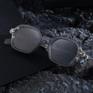 Lunettes de soleil carrées de luxe pour hommes, monture noire, verres PC, protection UV400, branches en alliage métallique, lunettes de soleil haut de gamme pour hommes. - Product Image 4