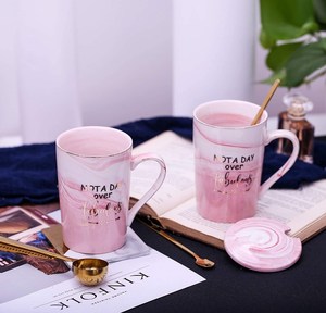 Tasse à café en céramique et marbre pour ses amis, film en papier, idée cadeau d'anniversaire, mariage avec cuillère et couvercle - Product Image 5