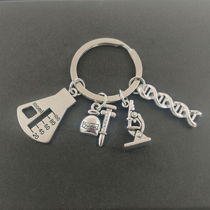 MOQ <span class=keywords><strong>DNA</strong></span>, molecola chimica, misurino per geni, siringa, microscopio, fiaschetta, studente di scienze, insegnante, esperimento, portachiavi - Product Image 1