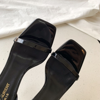 Sandales à talons aiguilles à bride unique de marque de créateur, dessus en microfibre, bout carré, décoration lettrée, grandes tailles pour femmes