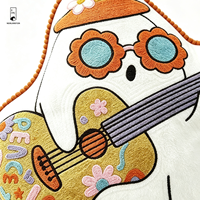 Coussin en peluche fantôme d'Halloween, brodé avec une guitare, bordure à pompons, coussin décoratif doux pour la maison et le canapé
