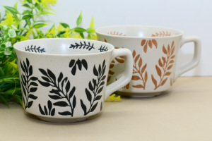 <span class=keywords><strong>Mug</strong></span> en céramique à imprimé feuilles botaniques, finition rustique mouchetée pour café et thé - Product Image 2