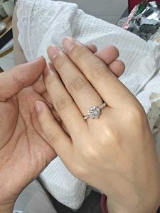 Anillo de Plata de Ley 925 con Moissanita y Engaste Pavé para Regalo de Compromiso o Boda para Mujer - Product Image 2