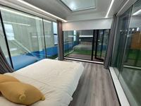Serrage mobile portable de luxe moderne hôtel de villégiature système de contrôle intelligent préfabriqué minuscule espace capsule maison avec roues