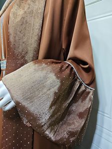 Conjunto de 3 Piezas de Abaya Musulmana de Lujo al por Mayor de Dubái, Estilo Modesto para Eid, con Adornos Plateados y Mangas de Campana, para Todas las Ocasiones, Kaftan, Vestido de Ramadán - Product Image 3