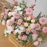 Composition florale rose en arc, toile de fond de mariage personnalisée, guirlandes de fleurs triangulaires suspendues au mur, décorations d'allée, fleurs artificielles réalistes