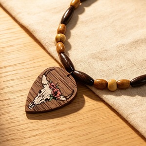 Collar de cuentas de madera de estilo occidental con colgante de madera con estampado floral de calavera de toro, adorno de cuello vintage para mujer estilo vaquera - Product Image 5