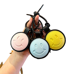 Llavero Colgante de Mochila de Cuero PU Creativo con Diseño de Cara Sonriente Redonda de Dibujos Animados, Adorable para Hombres, Mujeres y Parejas - Product Image 1