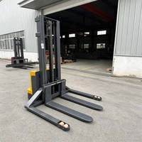 Gerbeur électrique autopropulsé de 1,5 tonne avec fonction de levage initial pour la montée de rampes et le passage sur terrains accidentés, idéal pour l'utilisation en entrepôt, durable