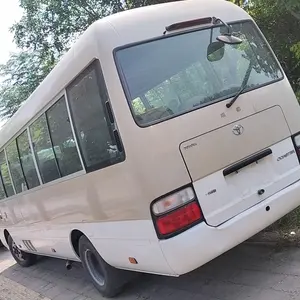 Carros de montanha-russa usados Toyota 30 lugares autocarros Toyota Coaster Bus em Dubai
