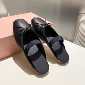 รองเท้าส้นแบนสำหรับผู้หญิง ดีไซน์เนอร์ คุณภาพสูง เหมาะสำหรับการเดินแบบสบายๆ ใช้ได้หลากหลายโอกาส และสวมใส่ได้หลากหลายสไตล์ - Product Image 1