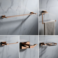 Ensemble d'accessoires de salle de bain contemporains en laiton doré rose : porte-serviettes, porte-savon, pour usage domestique