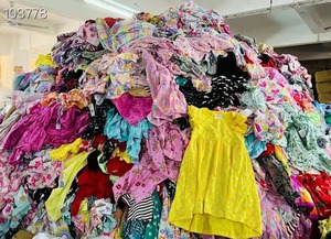 批发春夏女婴连衣裙品牌棉质花卉印花休闲幼儿连衣裙中国库存余货1000件 - Product Image 2