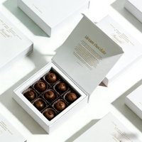 Boîte cadeau en carton haut de gamme personnalisée avec finition mate, insert en mousse pour séparer les chocolats, pour l'emballage des chocolats