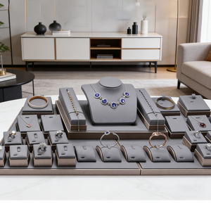 Exhibidor de Joyería Profesional, Exhibidor de Joyería Personalizado en Terciopelo Gris para Mostrador o Ventana - Product Image 4