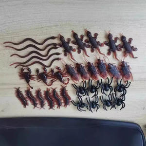 Jouet de farce en plastique pour le poing, effrayant et dégoûtant, en forme de mouche, de cafard, de mille-pattes, de scorpion, d'araignée, pour le poing, accessoires de magie de close-up, pour le poisson d'avril - Product Image 4