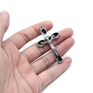 จี้ไม้กางเขนหลากสี ขนาด <span class=keywords><strong>3.2</strong></span>*5.<span class=keywords><strong>2</strong></span> ซม. ทำจากโลหะผสม รูปพระเยซู เหมาะสำหรับเครื่องประดับคาทอลิก งาน DIY และงานฝีมือ - Product Image 4