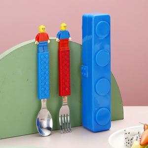 Vaisselle portable en acier inoxydable pour enfants, motifs de dessins animés créatifs, en forme de blocs de construction, fourchette et cuillère en métal - Product Image 1