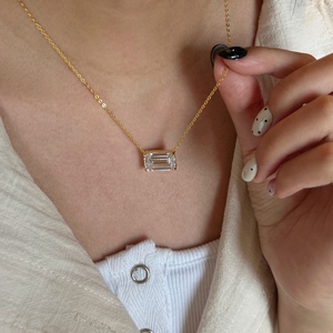 Collier pendentif rectangulaire en argent sterling 925 plaqué rhodium avec zirconiums cubiques transparents 5A pour femmes, fabriqué par Dylam Wholesale Jewelry Design Manufacturer. - Product Image 2