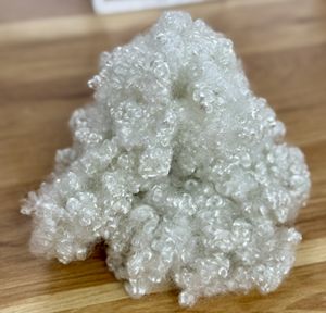 Venta Directa de Fábrica: Fibra Siliconada Hueca Conjugada de Poliéster Reciclado HC 15D 51mm para Material de Relleno - Product Image 3