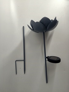 Lámpara Solar LED para Exteriores con Forma de Flor de Loto de Metal, Bola de Cristal con Luz Interior y Estaca - Product Image 4