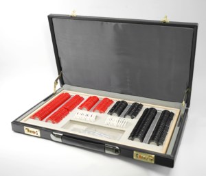 Juego de Lentes de Prueba Oftálmicas TL-L15 con Estuche de Madera, Borde de Plástico Colorido, Incluye Esferas/Cilindros/Prismas/Accesorios - Product Image 2