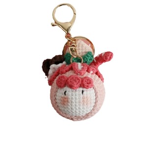 Venta al por mayor de llaveros modernos hechos a mano, súper lindos, de animales de ganchillo, colgantes decorativos, muñecos de frutas, regalo de Pascua y cumpleaños - Product Image 2