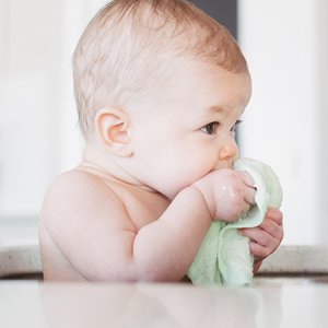 Serviette d'allaitement en <span class=keywords><strong>bambou</strong></span> absorbant doux ensemble de chiffons réutilisables bavoirs d'alimentation pour enfants gant de toilette cadeau pour nouveau-nés bébé visage apaisant - Product Image 6