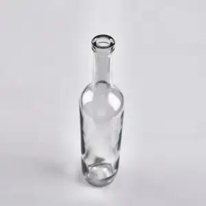 زجاجة فارغة من التيكيلا الويسكي من الزجاج متوفرة في المكسيك بسعة 500 مل و750 مل و1000 مل