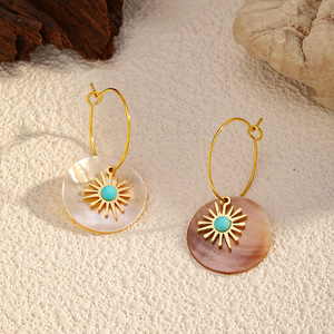 Pendientes de tuerca de concha de acero inoxidable chapados en oro para mujer joyería de moda <span class=keywords><strong>E492</strong></span> - Product Image 1