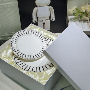 Vente en gros de vaisselle en porcelaine noire de luxe européenne, ensemble de 4 assiettes et tasses - Product Image 4