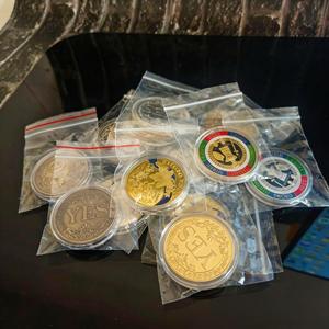 Pièces commémoratives du zodiaque en gros du fabricant, pièces Patronus de la Dame Chance à impression couleur, plaqué or - Product Image 6