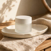 Ventes en gros de pots cosmétiques en verre givré de luxe 30ml 50ml Pots mats pour soins de la peau et crèmes pour le visage avec couvercles à vis blancs